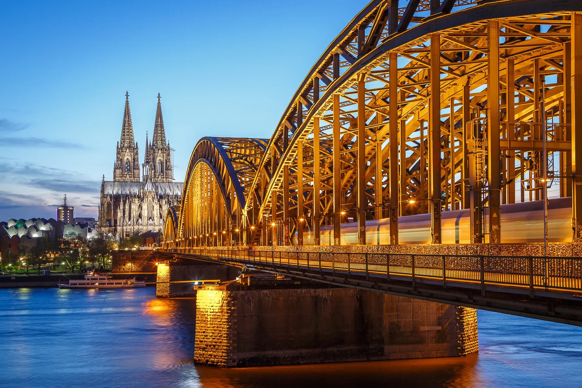 Blaue Stunde Rheinboulevard