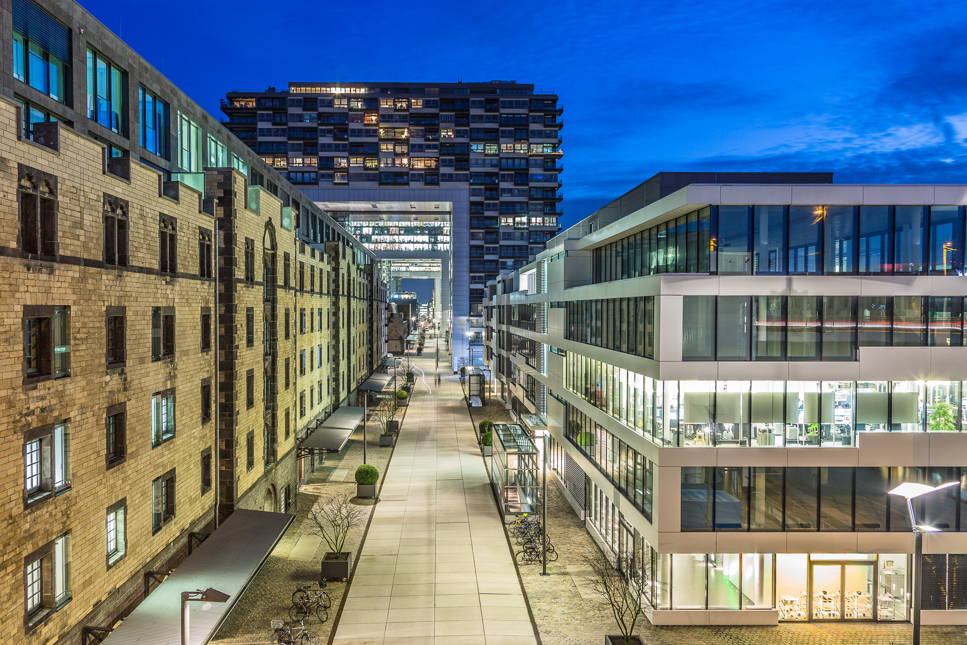 Blaue Stunde Kranhäuser